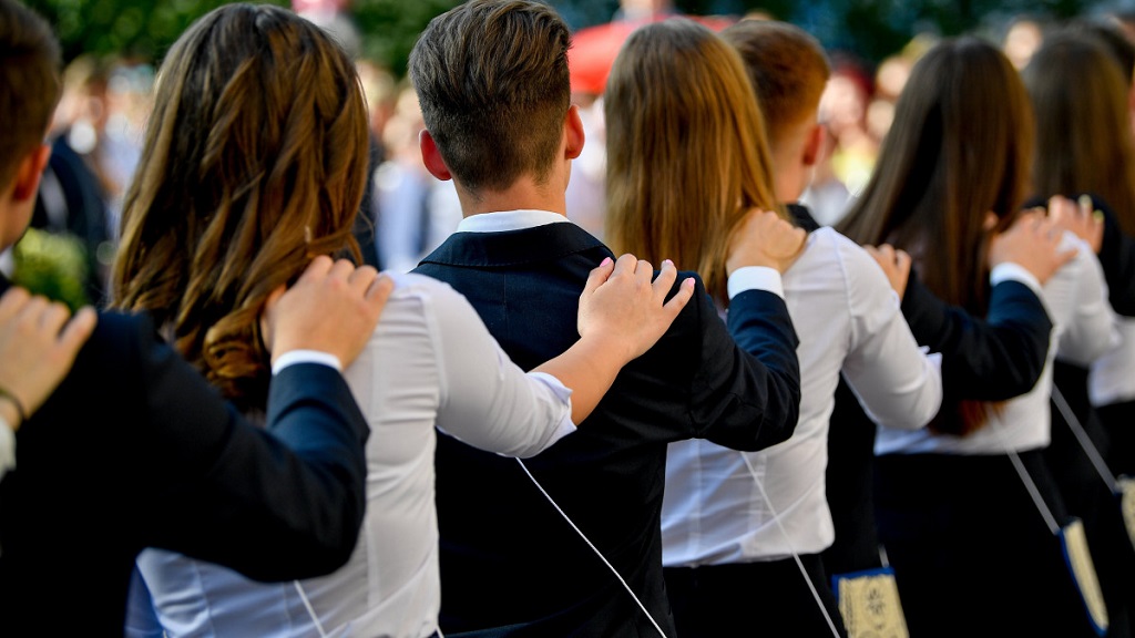 Újabb lépések a régi életünk felé